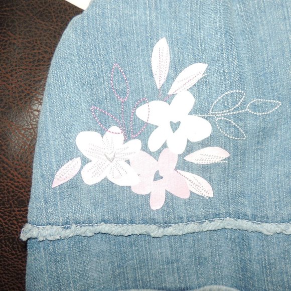 Barbie Avenue - Twin Set - Embroidered Floral Halter & Matching Print Jean Skort - Picture 5 of 8